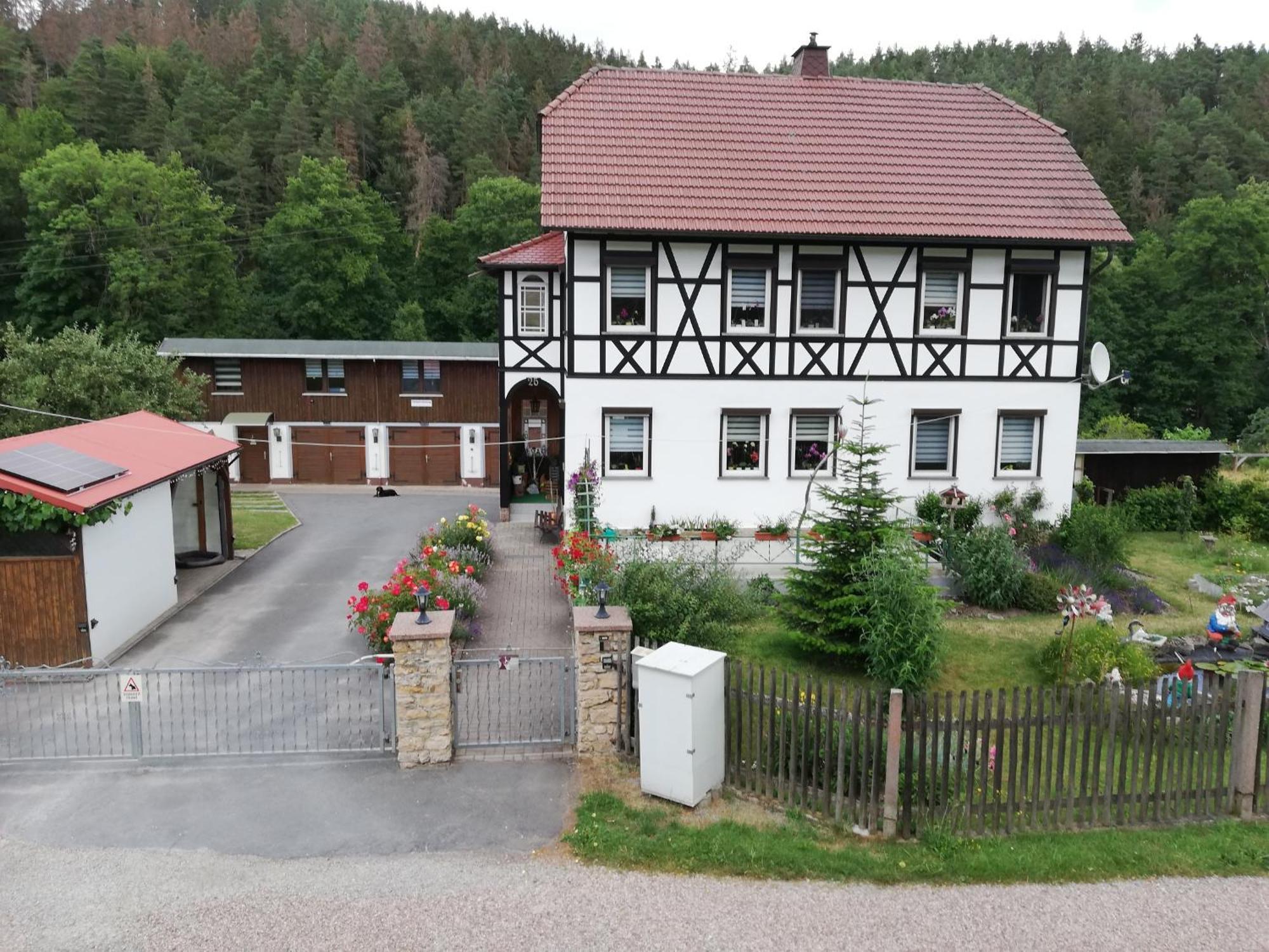 Fewo An Der Klosterruine Paulinzella Mit Kostenfreien Parkplatz Und Wlan Dış mekan fotoğraf